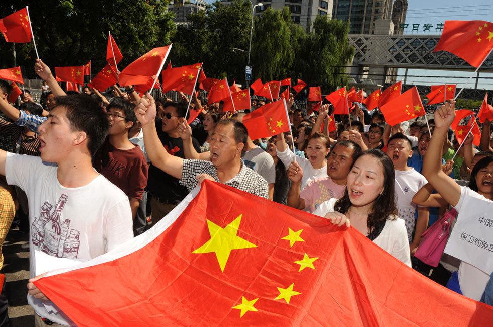 年货市场创意礼盒颜值高销售旺