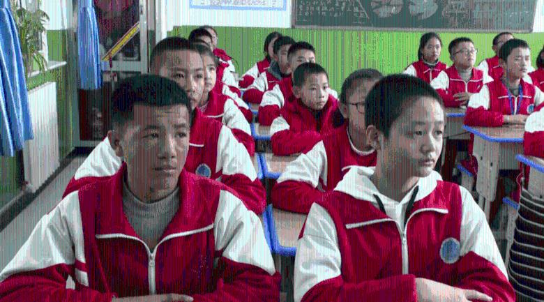 黄健翔：今天还踢5后卫实在不能理解，完全可以减后卫加中场