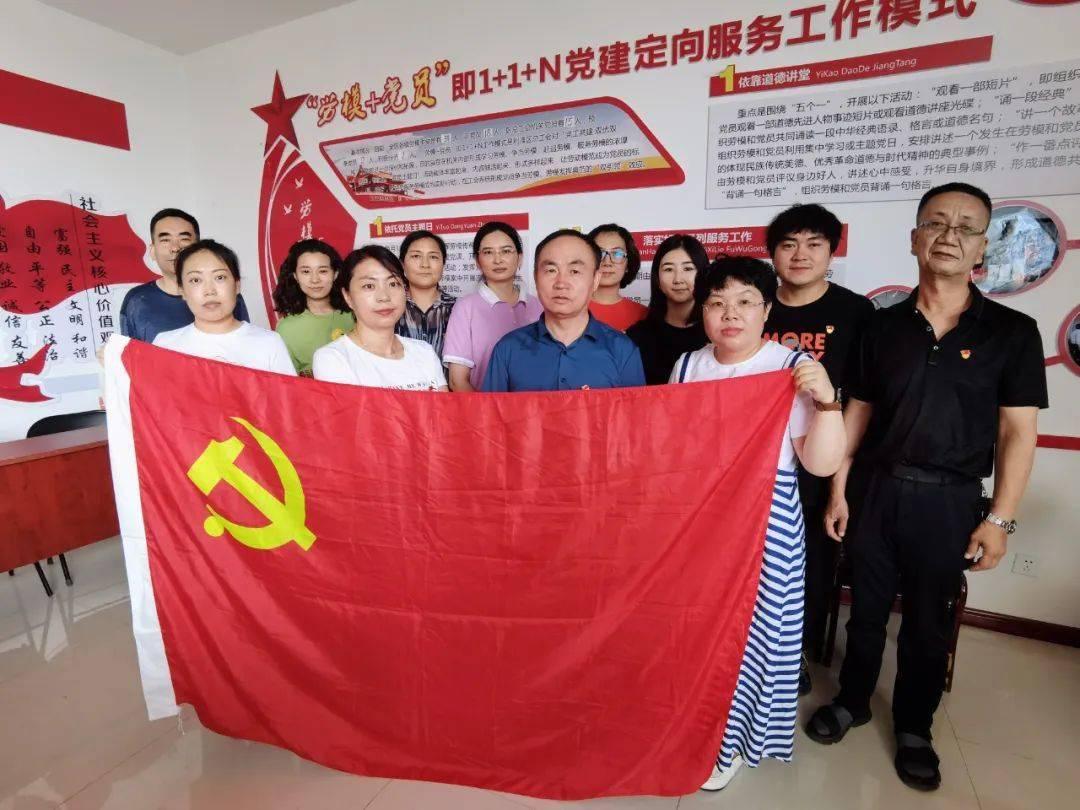 还记得宁愿坐在宝马车里哭的女嘉宾吗 马诺自曝婚后半年被家暴7次