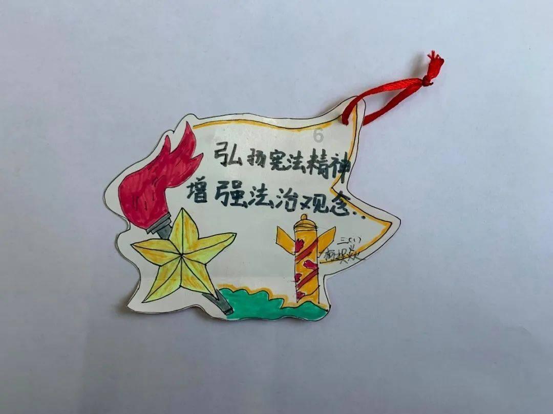 逃离废弃火车站