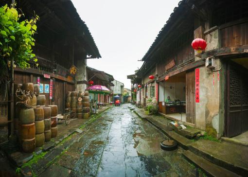 逃出昏暗的地下室