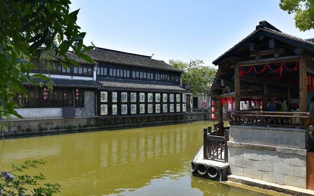新春走基层丨他们在“万丈盐桥”擦亮青藏列车的“眼睛”
